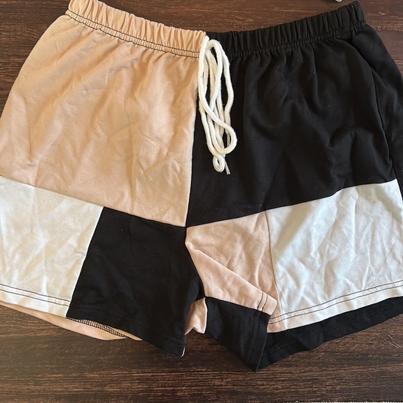 Cream, black, and white set - Picture 2 of 4